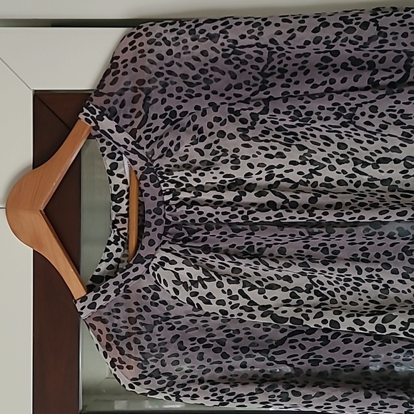 JL0 Semi-sheer Blouse ❤️ - Picture 3 of 8